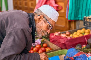 Scène de rue dans la médina de Rabat, Maroc, 2022 (photo)
