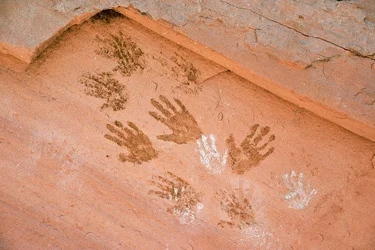 Empreinte de main Anasazi, art rupestre ancien trouvé à Grand Gulch, Utah