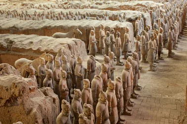 Au musée des guerriers en terre cuite, scènes des divers guerriers dans la zone de la fosse 1, 2009 (photo)