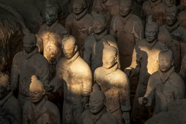 Au musée des guerriers en terre cuite, scènes des divers guerriers dans la zone de la fosse 1., 2009 (photo)
