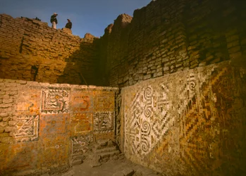 Art élaboré sur les murs de Huaca Cao Viejo à El Brujo, 2005