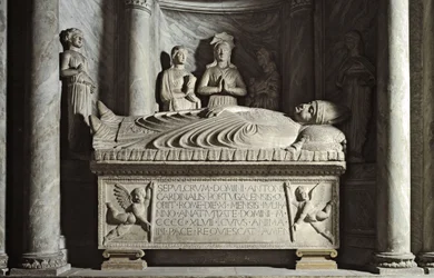 Sarcophage du cardinal portugais Antonio Martino de Chavez réalisé par Isaia da Pisa