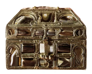 Art mozarabe : boîte en agate faite de bois, agate et argent. 11ème siècle. De la Real Colegiata de San Isidoro. León. Musée archéologique de Madrid, Espagne