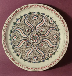 Assiette décorée d