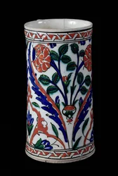 Pot avec une décoration florale, Iznik