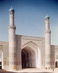 La Masjid-i Jami ou mosquée du vendredi, fondée en 1200, reconstruite en 1498