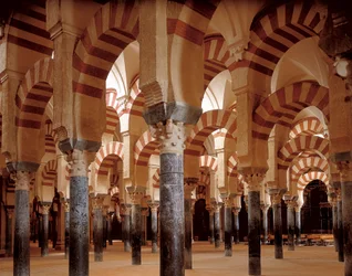 Les arcs et portiques de la Mosquée-Cathédrale de Cordoue, 784-786 (photo)