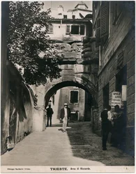 Arc de Riccardo, photographie par Giuseppe Maylander, Trieste, Frioul-Vénétie Julienne, Italie
