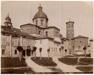 Cathédrale de la Résurrection de Notre Seigneur Jésus-Christ, avec baptistère à droite, Ravenne, Émilie-Romagne, Italie, photographie de Pietro Poppi, Bologne, vers 1900