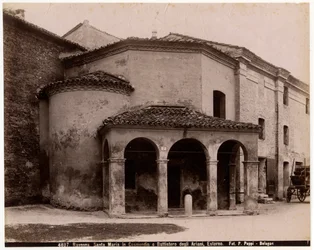 Église de Sainte-Marie-in-Cosmedin ou Baptistère des Ariens, Ravenne, Émilie-Romagne, Italie, photographie par Pietro Poppi