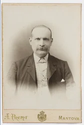 Photo sur une carte postale représentant le peintre Albano Lugli