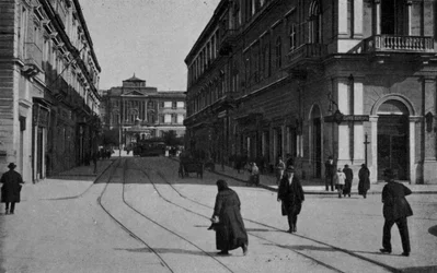 Taranto, Via Archita, Palazzo degli Uffici (photo n/b)