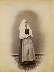 Jeune femme en robe de mariée, Parre, Lombardie, Italie, photographie de Premiata Fotografia Taramelli