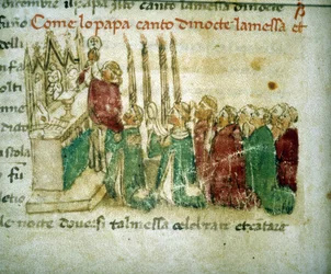 Un pape célébrant la messe de nuit