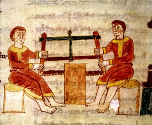 Codex 132 Livre 14 Chap.25 Deux hommes sciant du bois, de De Universo par Raban Maur (c.780-856) 1023