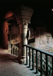 Vue intérieure du château des Comtes Guidi ou Palazzo pretorio