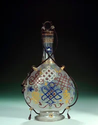 Art italien : bouteille en verre avec décorations polychromes. Fabriquée en Italie. 16ème siècle.