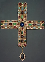 Art lombard : Croix dorée et pierres précieuses de Bérenger (850-924) Roi d