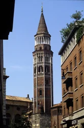 Milan : le clocher de San Gottardo.