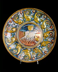 Assiette avec deux mains se serrant, œuvre de la manufacture de Gubbio