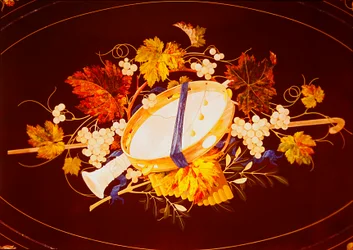 Plateau de table avec instruments de musique et vignes (pietra dura)