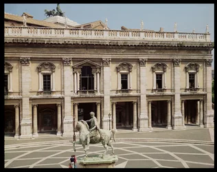 Vue du Palazzo Nuovo et de la statue équestre de Marc Aurèle