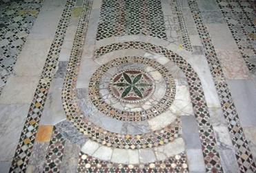 Vue du pavement cosmatesque, 12ème siècle