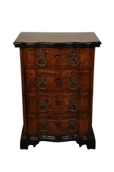 Commode en noyer, vers 1730