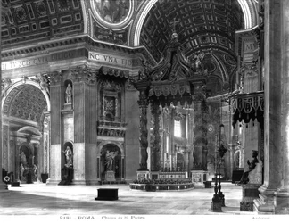Vue intérieure de la croisée du transept, avec le baldaquin au centre