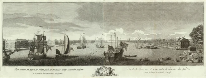 Vue de la rivière Neva entre le chantier naval et l