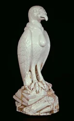 Une paire de grandes figures blanches de Meissen de vautours, c.1731