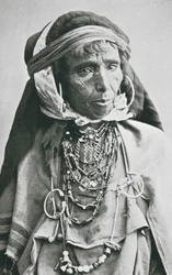 Une bédouine, femme de Carthage (photo n/b)