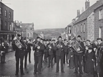 Jour de la flore à Helston, jouant la danse furry