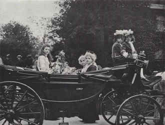 Festival du 1er mai de Knutsford, la reine et ses accompagnateurs