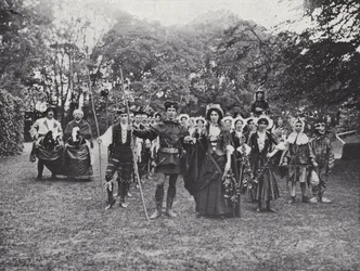 Le pageant de Sherborne, danseurs de Morris dans la forêt