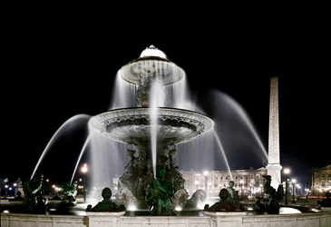 Vue de la fontaine réalisée par Jacques Ignace Hittorff et de l