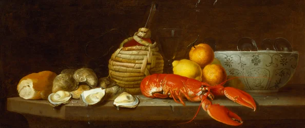 Pain, huîtres, une flasque de Chianti, un homard, des citrons, des oranges et des verres dans un bol en porcelaine sur un rebord