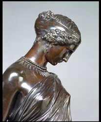 Sappho debout