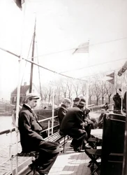 Passagers en bateau, Broek, Pays-Bas, 1898
