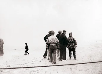 Hommes sur le rivage, Scheveningen, Pays-Bas, 1898