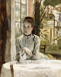 Une femme dans un intérieur élégant