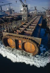 Une section de tube de tunnel pour BART, système de transport en commun de la région de la baie, flo...