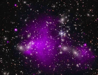 Les télescopes de la NASA découvrent un trou noir record (sans étiquette)