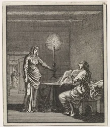Femme éclairant une femme lisant dans une pièce sombre avec une bougie