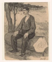 Homme assis sur une souche d