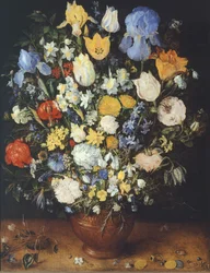 Bouquet de fleurs dans un vase en céramique