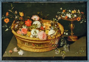 Un panier avec des fleurs et une coupe en argent doré (peinture sur toile)