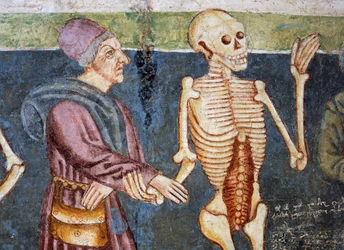 Église fortifiée de Hrastovlje, Église de la Trinité, La Mort accompagnant le docteur, Danse macabre (1490), détail des fresques de Janez Iz Kastva, Slovénie