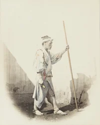 Homme japonais avec cloche