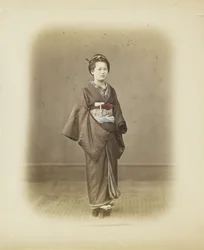 Femme japonaise en tenue traditionnelle
